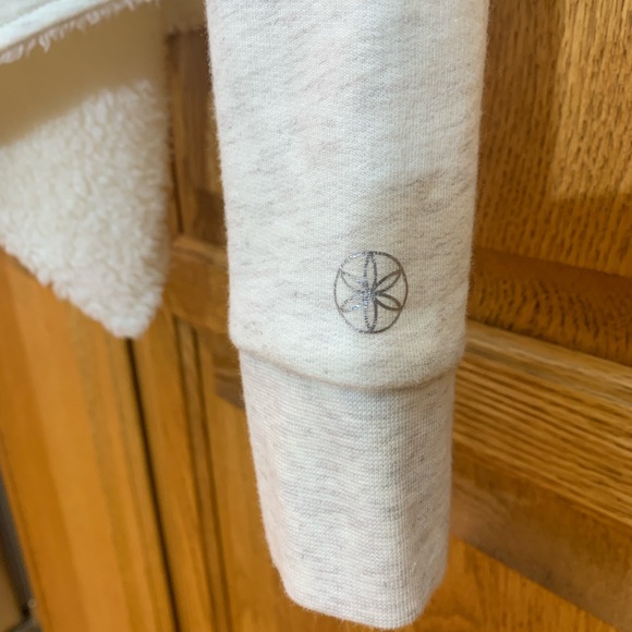 Gaiam ultra soft fleece lined sweatshirt , size extra small - Picture 6 of 9